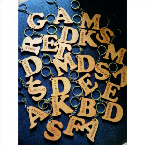 Raktų pakabukas Raidė